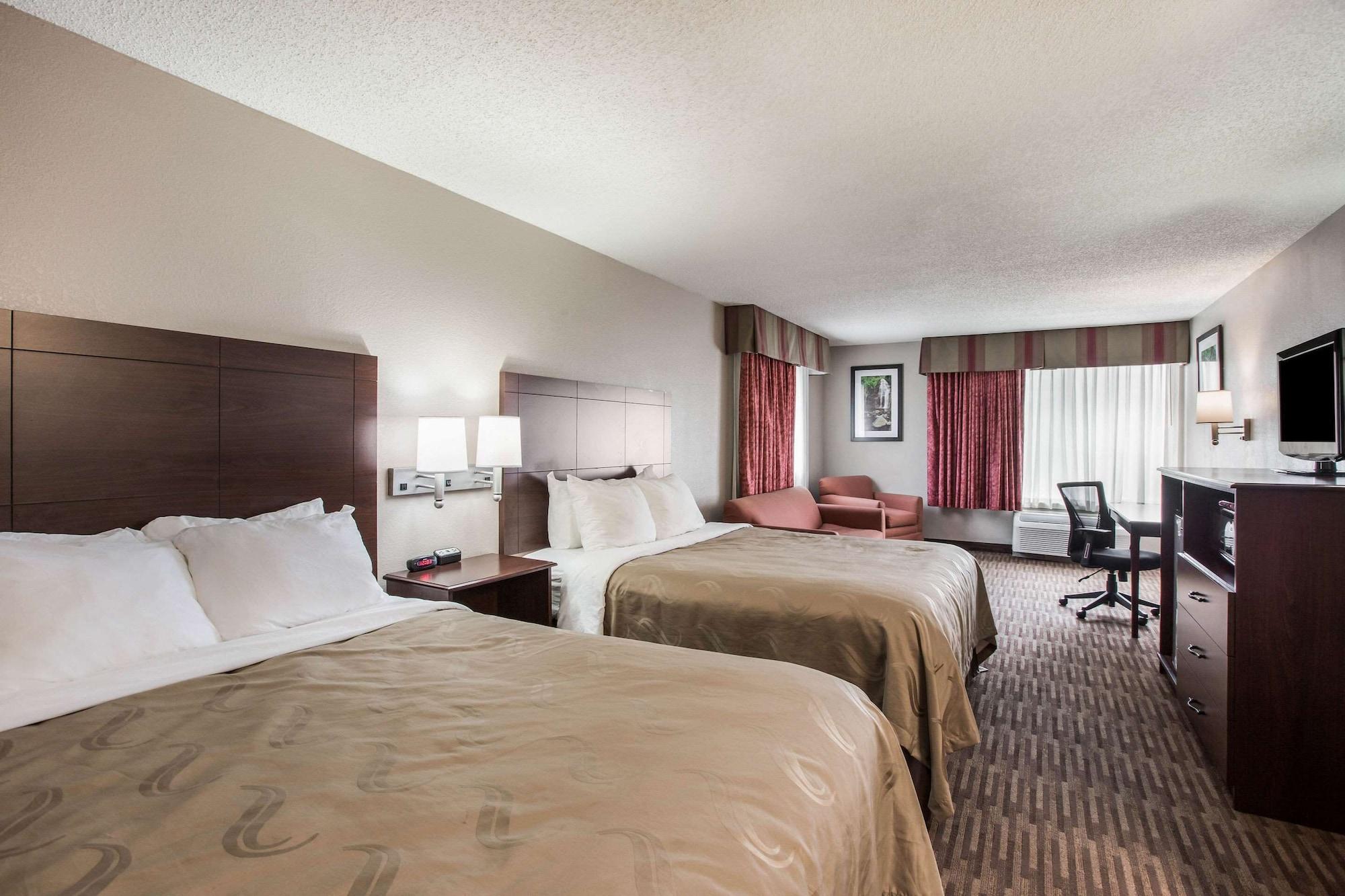 Quality Inn & Suites Lawrence - University Area Exterior foto