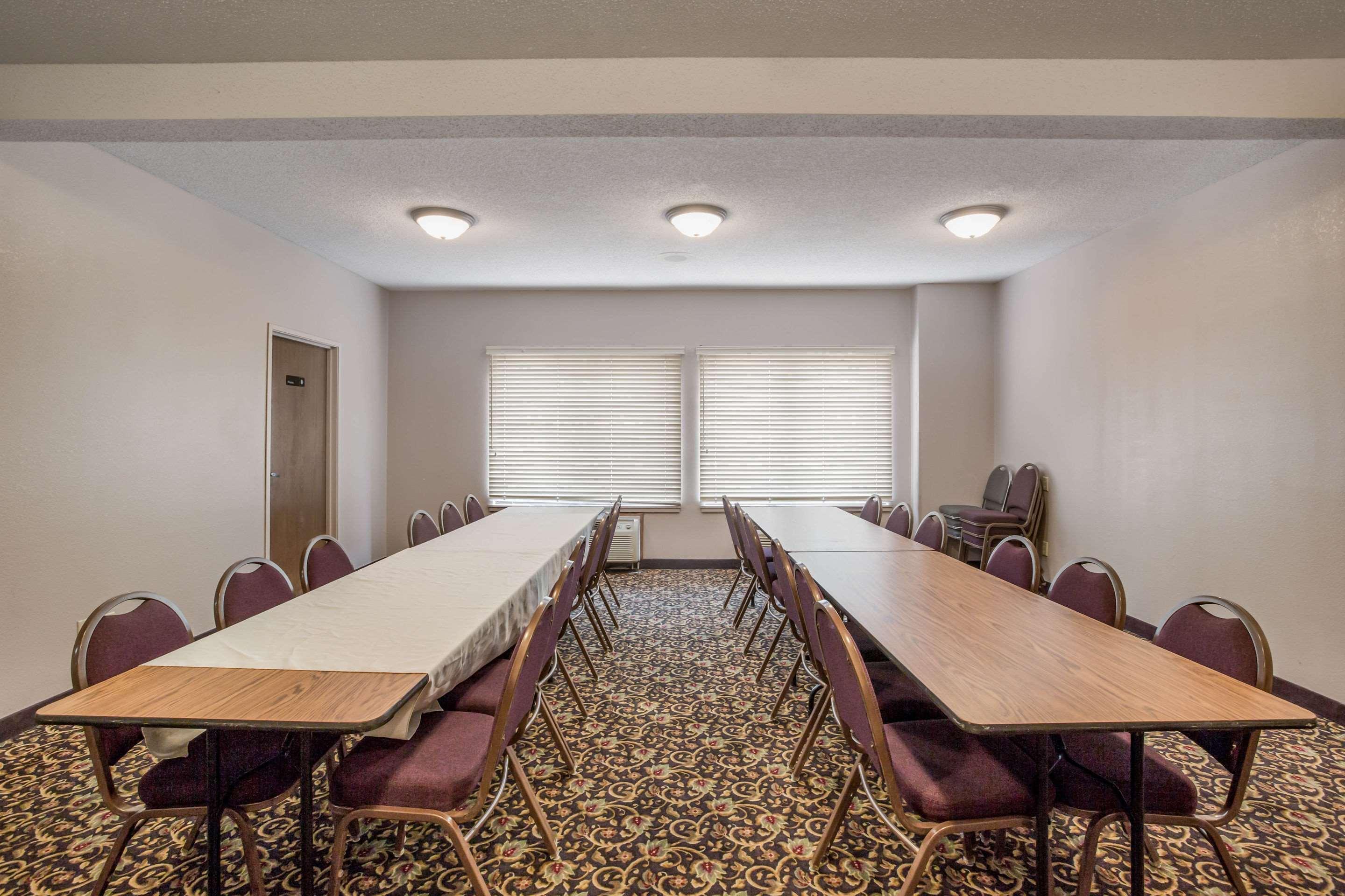 Quality Inn & Suites Lawrence - University Area Exterior foto