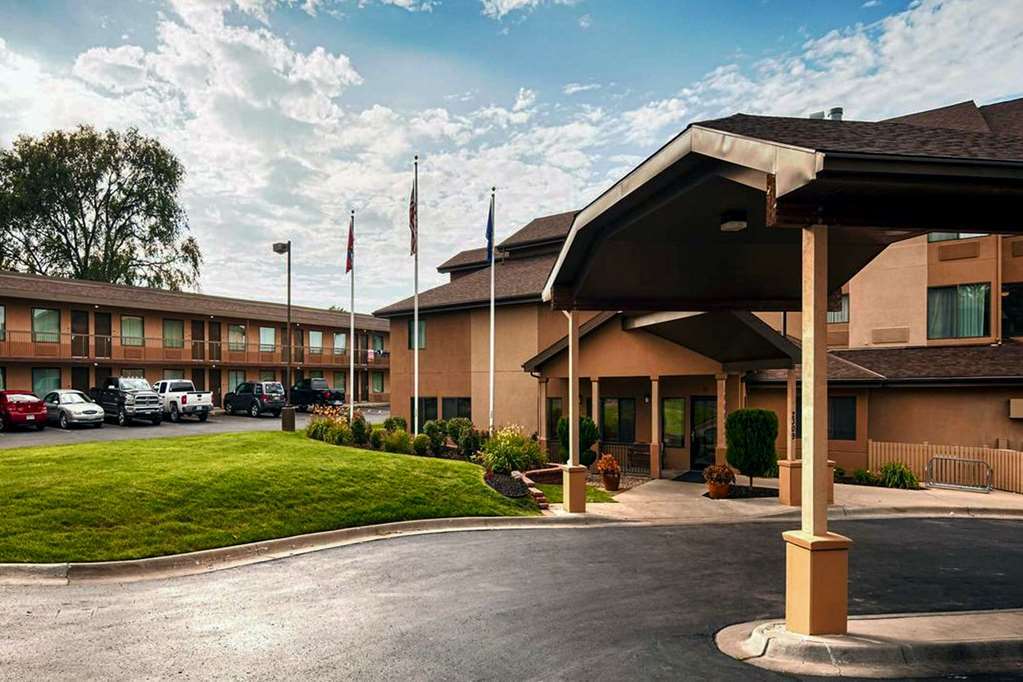 Quality Inn & Suites Lawrence - University Area Exterior foto